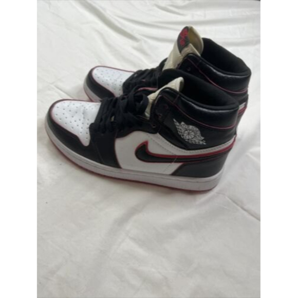 Nike Air Jordan 1 Retro Bloodline Sz 7 OG I 555088–062 Black White Red￼ A250622 main image 6